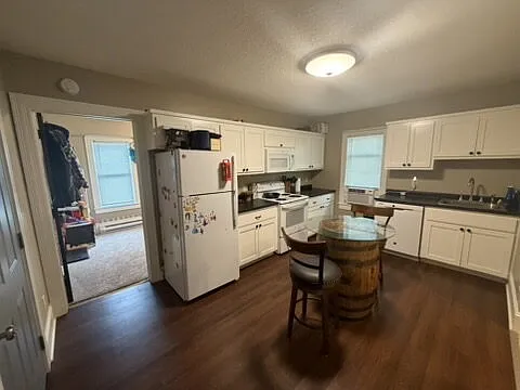 2 bed, 1.0 bath, 900 sqft, $845 — Photo 2