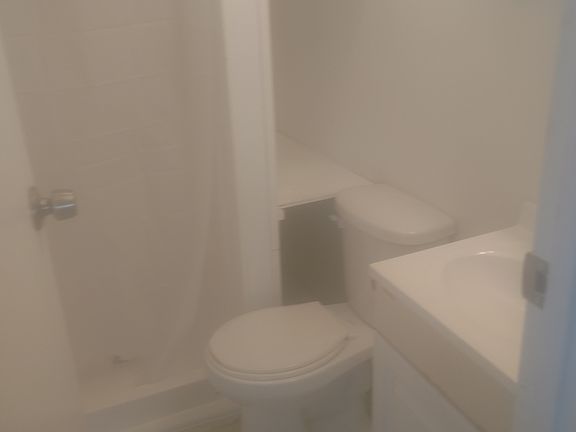 5th image of 32 Kinsley St #6