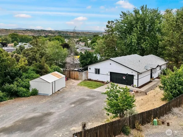 10 Cedar Hill Drive, Yakima, WA 98908