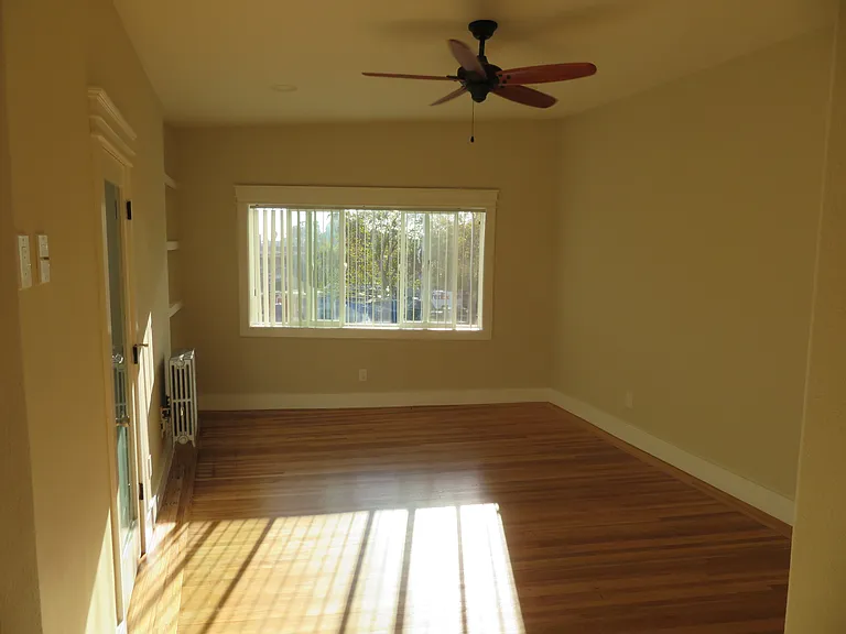 Claremont Towers Apartments — Photo 21