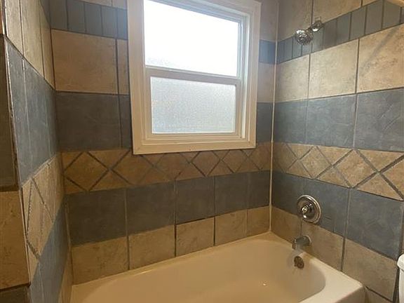 5th image of 3026 SE Tacoma St #B