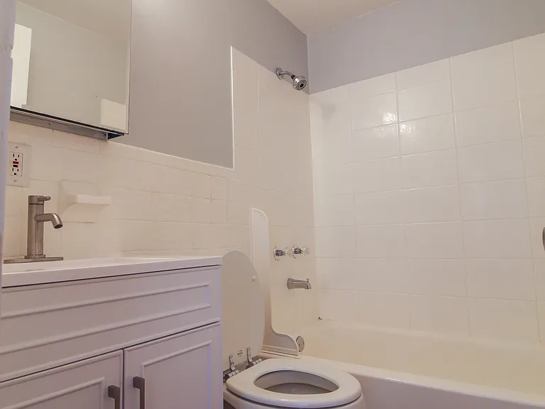 On-suite bathroom