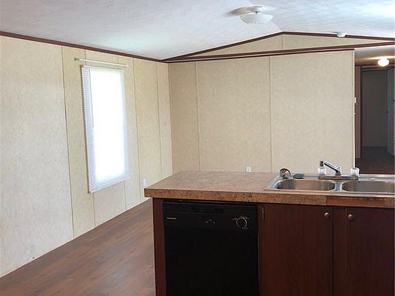 3rd image of 118 Lake Dr