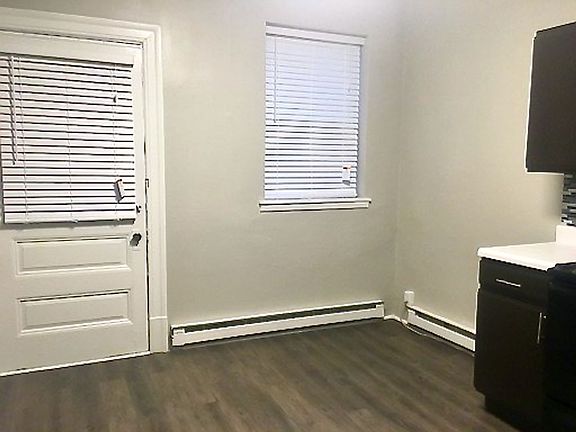 5th image of 300-302 W Sycamore St #4