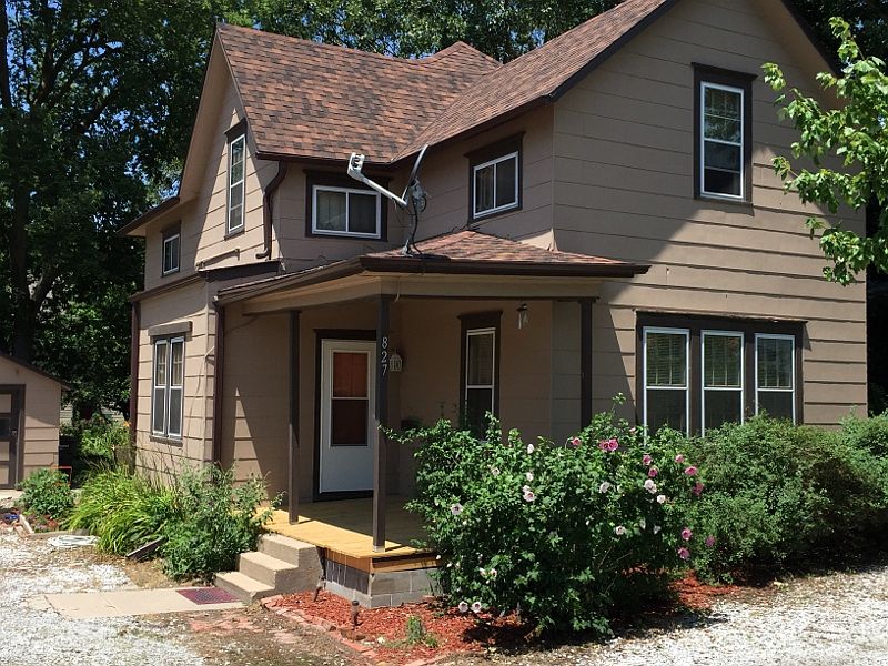 1st image of 827 N Burlington Ave