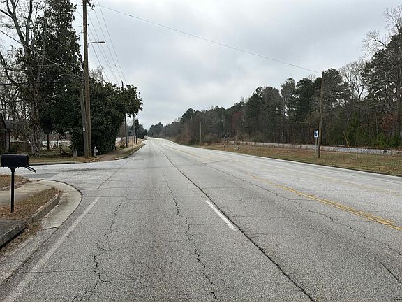 5th image of 936 Stone Mountain Lithonia Rd