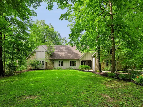 118 White Horse Ln, Fishers, IN 46038