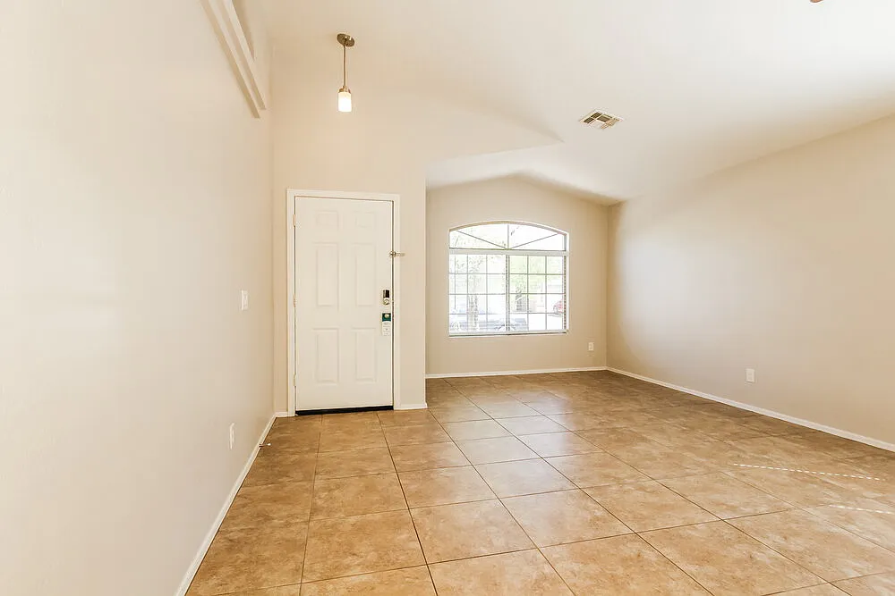 3 bed, 2.0 bath, 1681 sqft, $1,770 — Photo 4