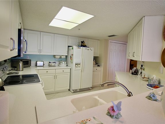 4th image of 3880 N A1a Blvd #405