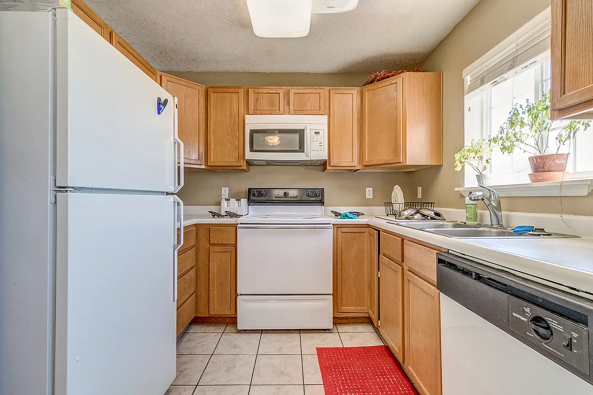 Building Photo - 602 N 800 E #201