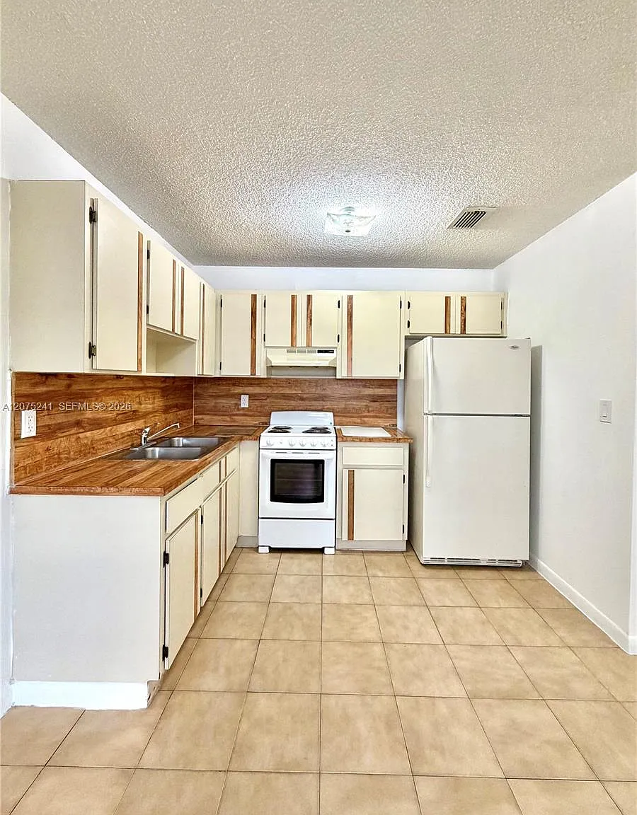 Hialeah 10th Addn — Photo 4