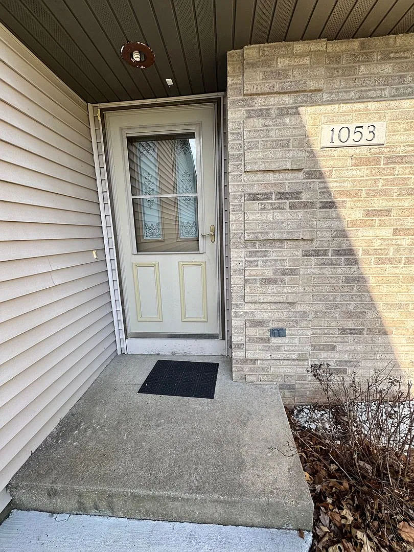 3 Bedroom 2 Bath Home — Photo 2