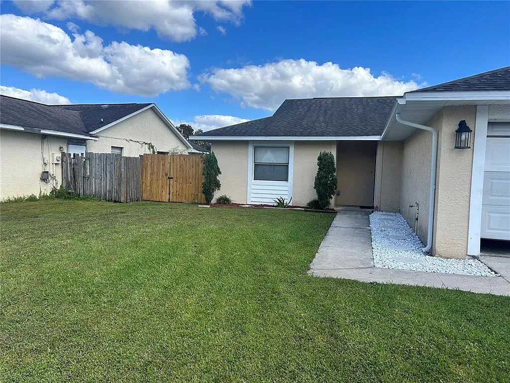3 bed, 2.0 bath, 1339 sqft, $2,200 — Photo 3