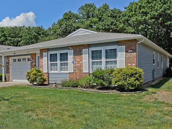 3rd image of 85 Yorkwood Dr