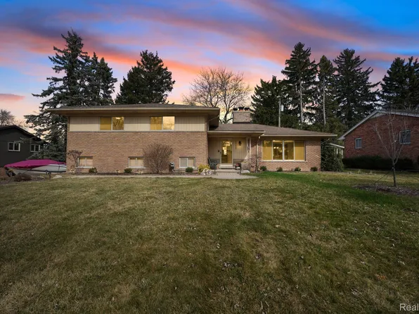38442 Jonathan St, Clinton Township, MI 48036