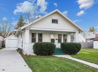 915 Summit St, Manitowoc, WI 54220