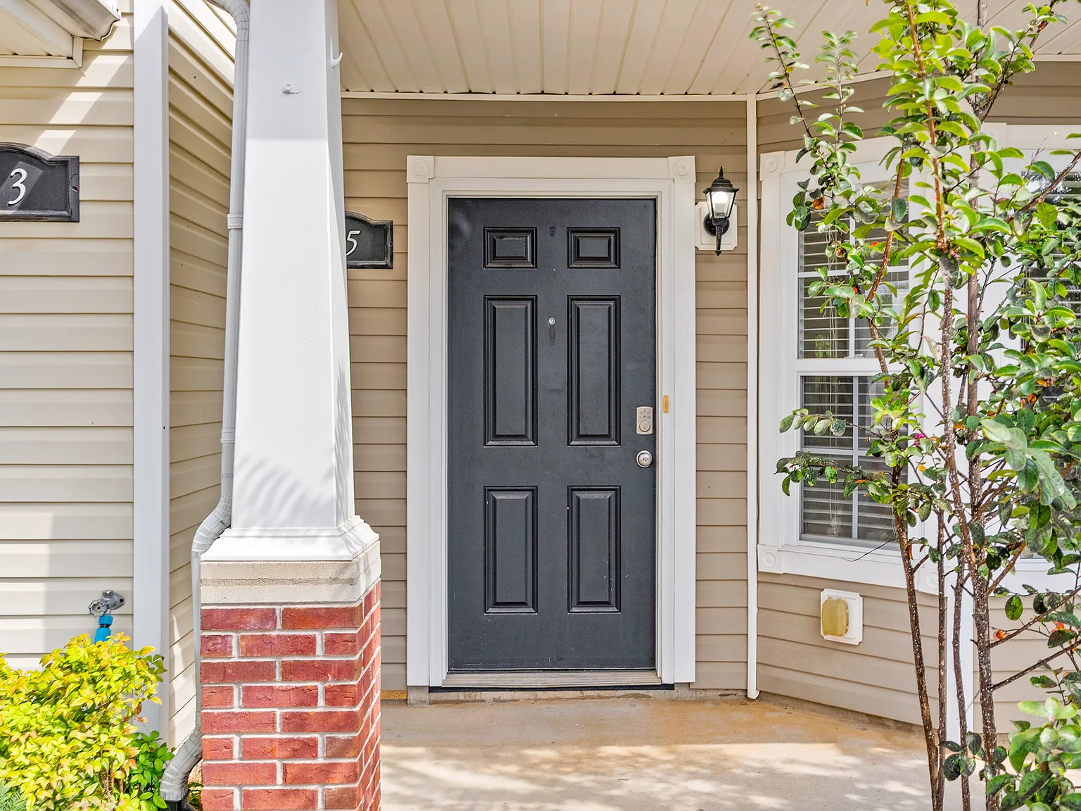 2 bed, 2.5 bath, 1211 sqft, $1,350 — Photo 3