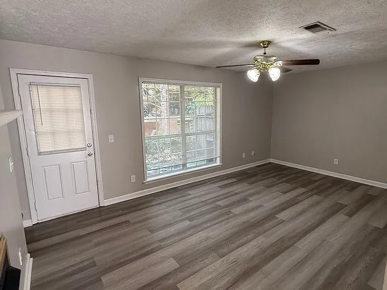 307 Carver Dr — Photo 5