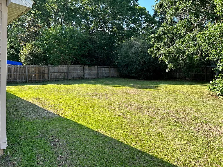 1418 Glenda Dr — Photo 2