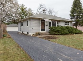 2102 Rohlwing Rd, Rolling Meadows, IL 60008