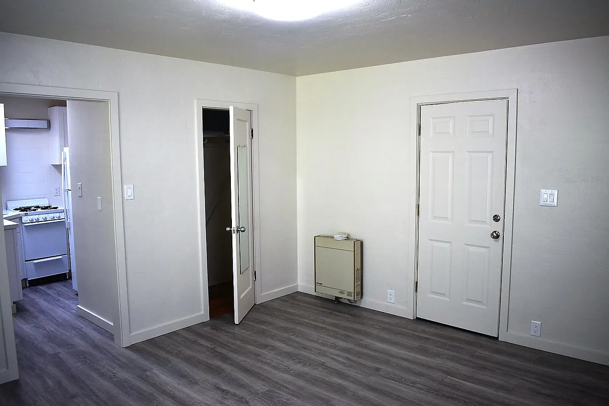 Building Photo - 110 Camino Del Sol #B