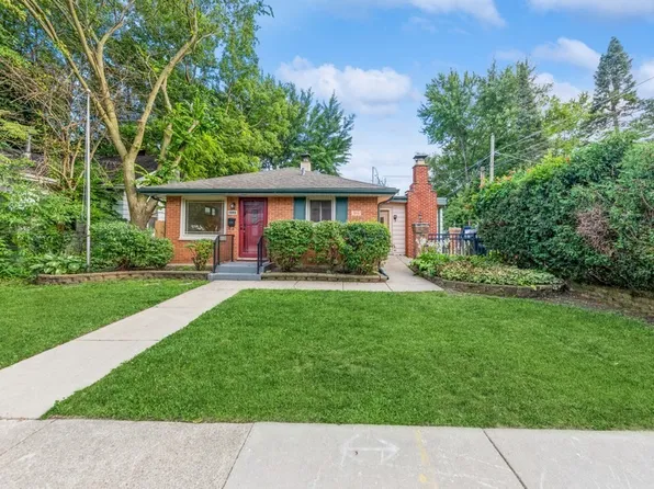 2021 Catalpa Ave, Waukegan, IL 60085