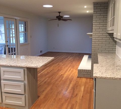 Light & bright keeping room kitchen