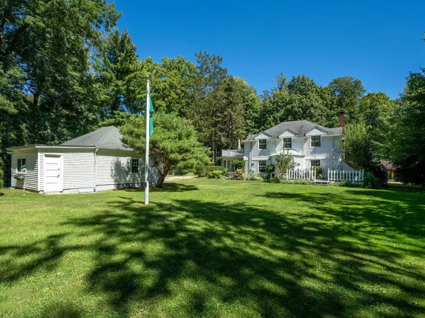 61412 Walnut St, Cassopolis, MI 49031