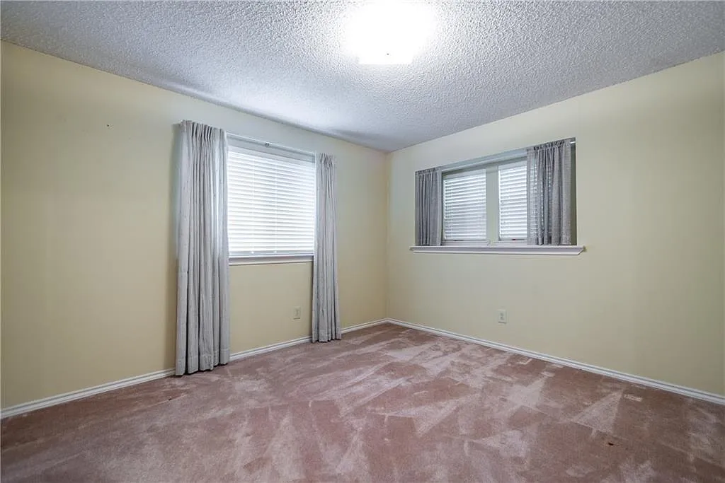 4 bed, 2.5 bath, 2558 sqft, $2,650 — Photo 2
