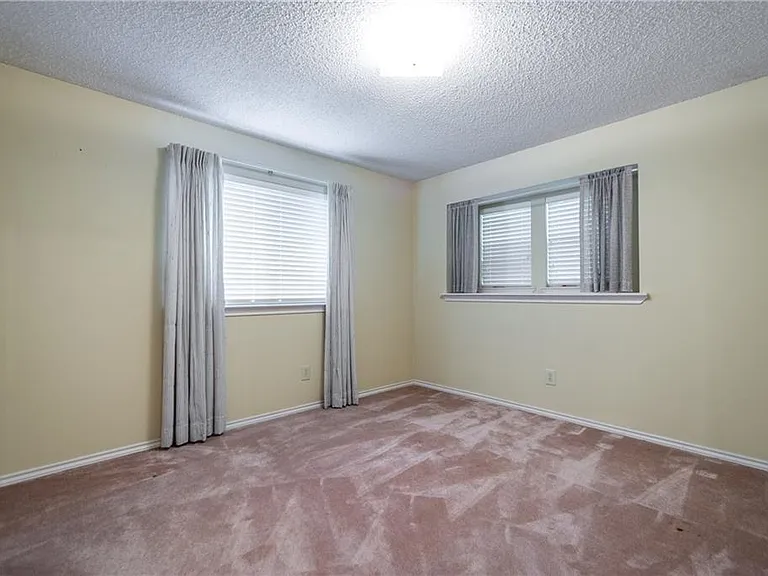 2738 Belmeade Dr — Photo 2