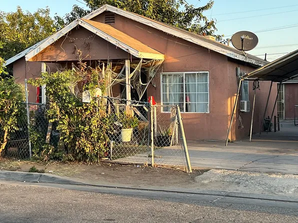 1571 E Magnolia Way, Dinuba, CA 93618
