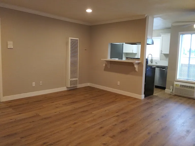 Roscoe Apartments — Photo 20