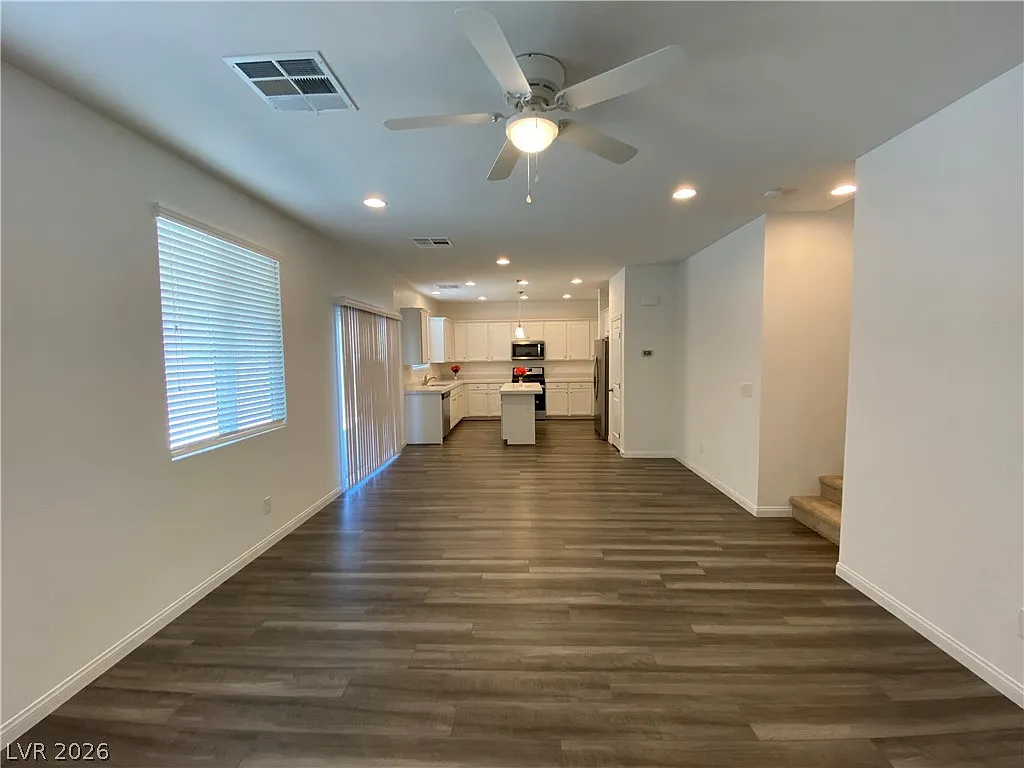4 bed, 3.0 bath, 1941 sqft, $2,350 — Photo 2