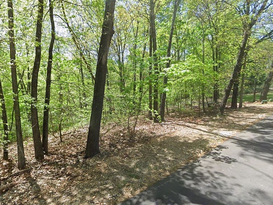 2nd image of 10 Muirkirk Ln