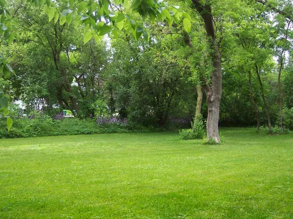500 LAKE BLUFF ROAD, Thiensville, WI 53092