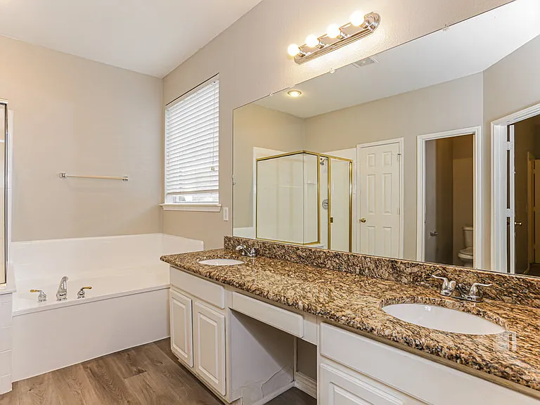 1630 Redwood Dr — Photo 12