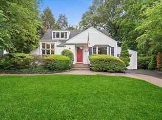 23 Lee St, Huntington, NY 11743