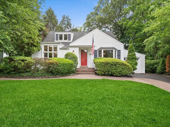 23 Lee Street, Huntington, NY 11743