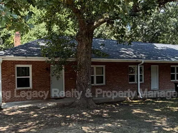 910 Marsh St, Thomasville, NC 27360
