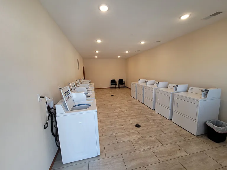 1 Hundred West Apartments — Photo 6