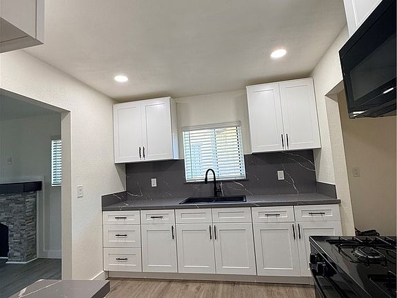 4th image of 1607 W 69th St