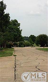 5th image of 3637 Oakmont Dr