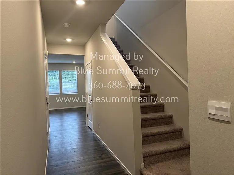 820 Bradley St NE — Photo 6