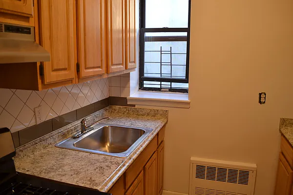 Sold by Urbanite Realty Inc | media 20