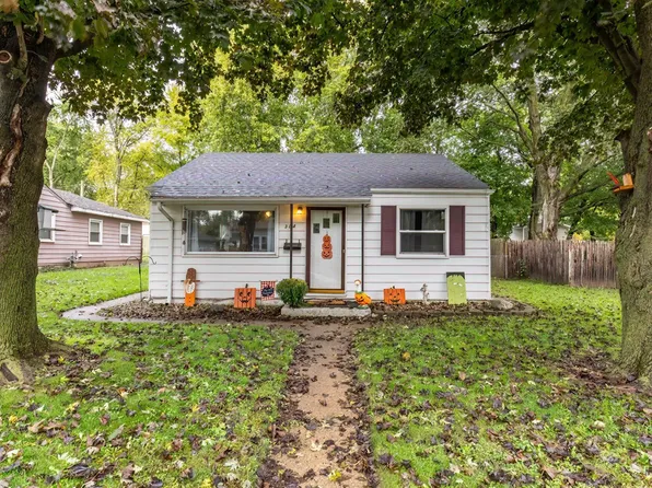 304 W Narrow St, Winamac, IN 46996