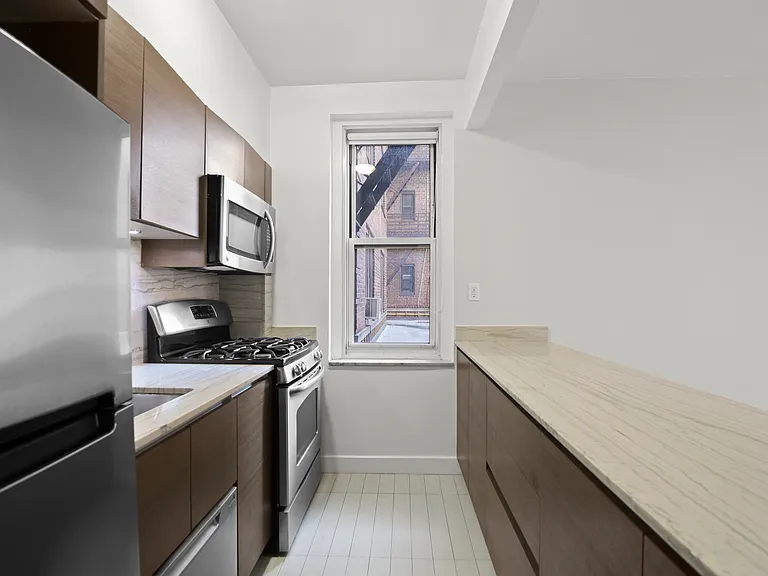 364 W 18th St #2B — Photo 4
