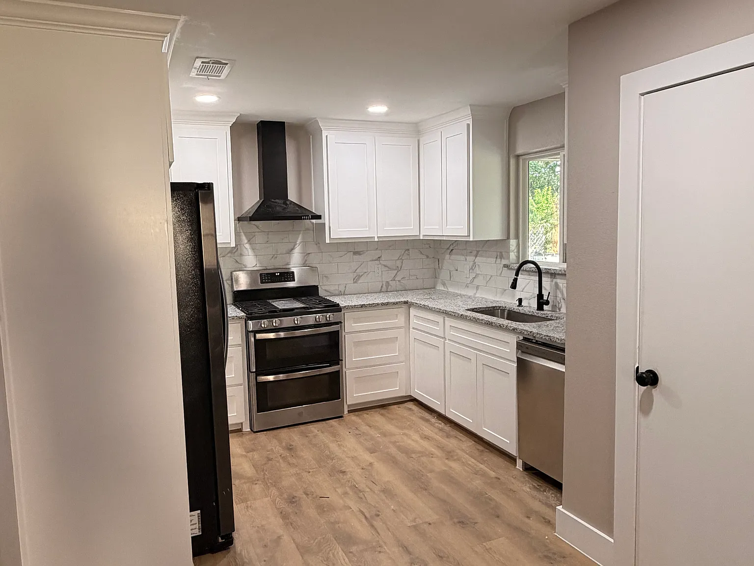 4 bed, 1800 sqft, $2,390 — Photo 3