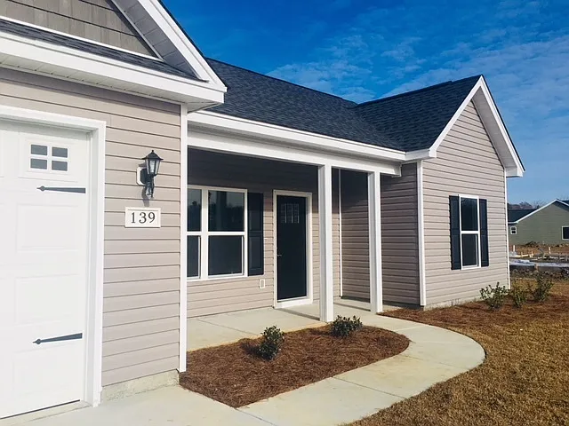 Available 3 Bedroom/ 2 Bath With Attached Garage! Beautiful Finishes Throughout — Photo 2