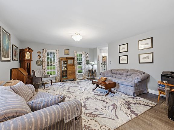 2nd image of 19 Fleetwood Dr