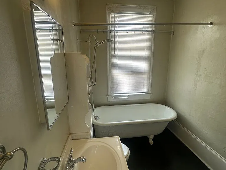 1525 S Noble St — Photo 10